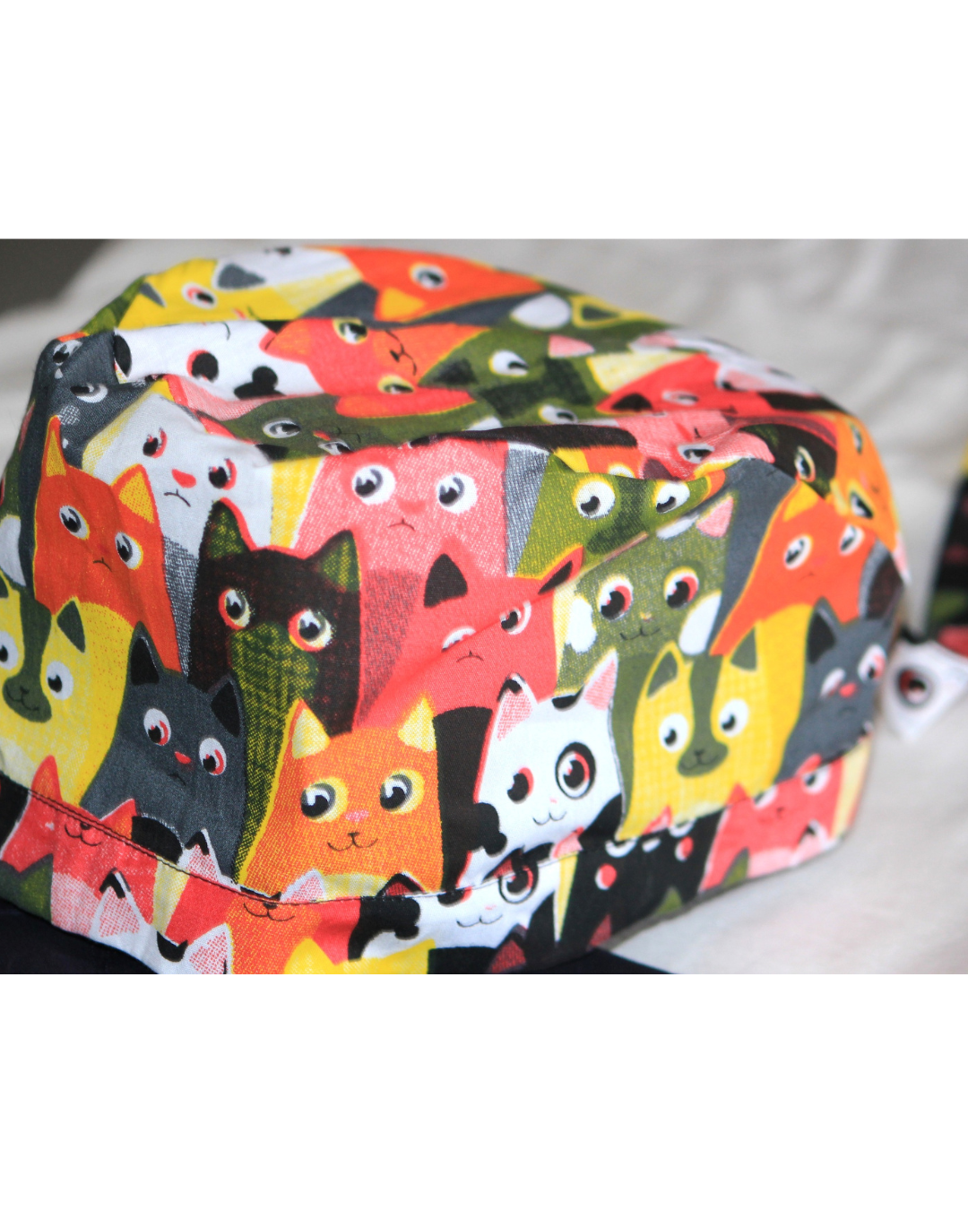 Eyes on me: Unisex Scrub cap