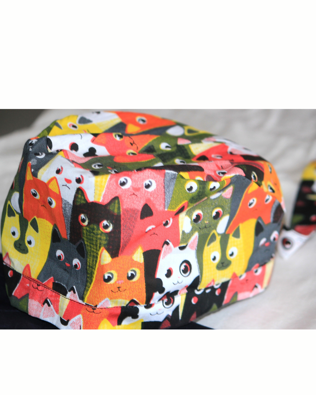 Eyes on me: Unisex Scrub cap